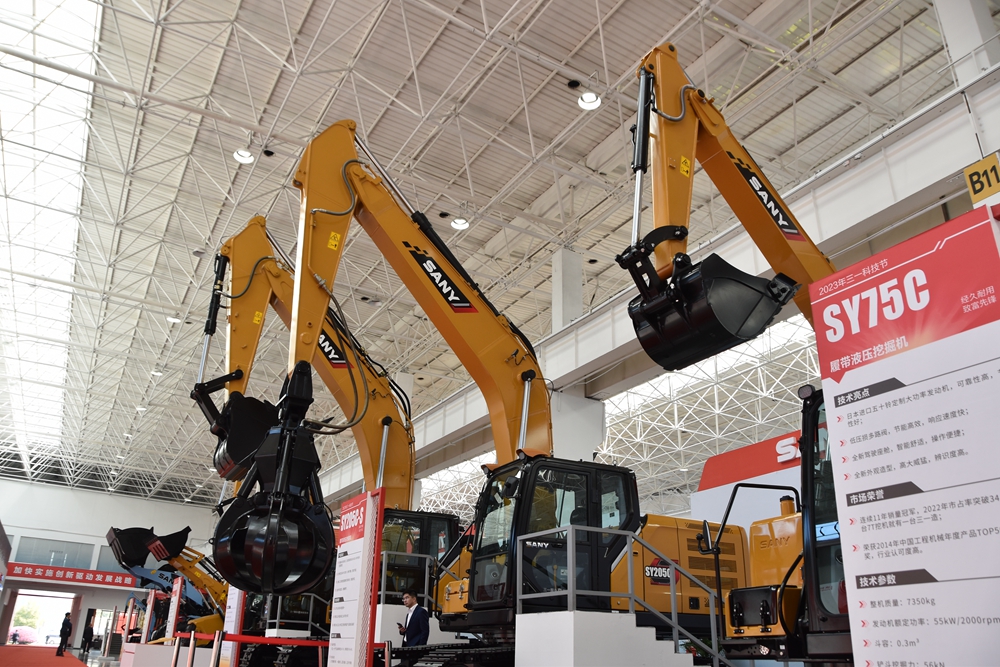 从工厂、产业链、产品看先进制造——2024年开年经济一线观察之五 挖掘机指数里的冷暖